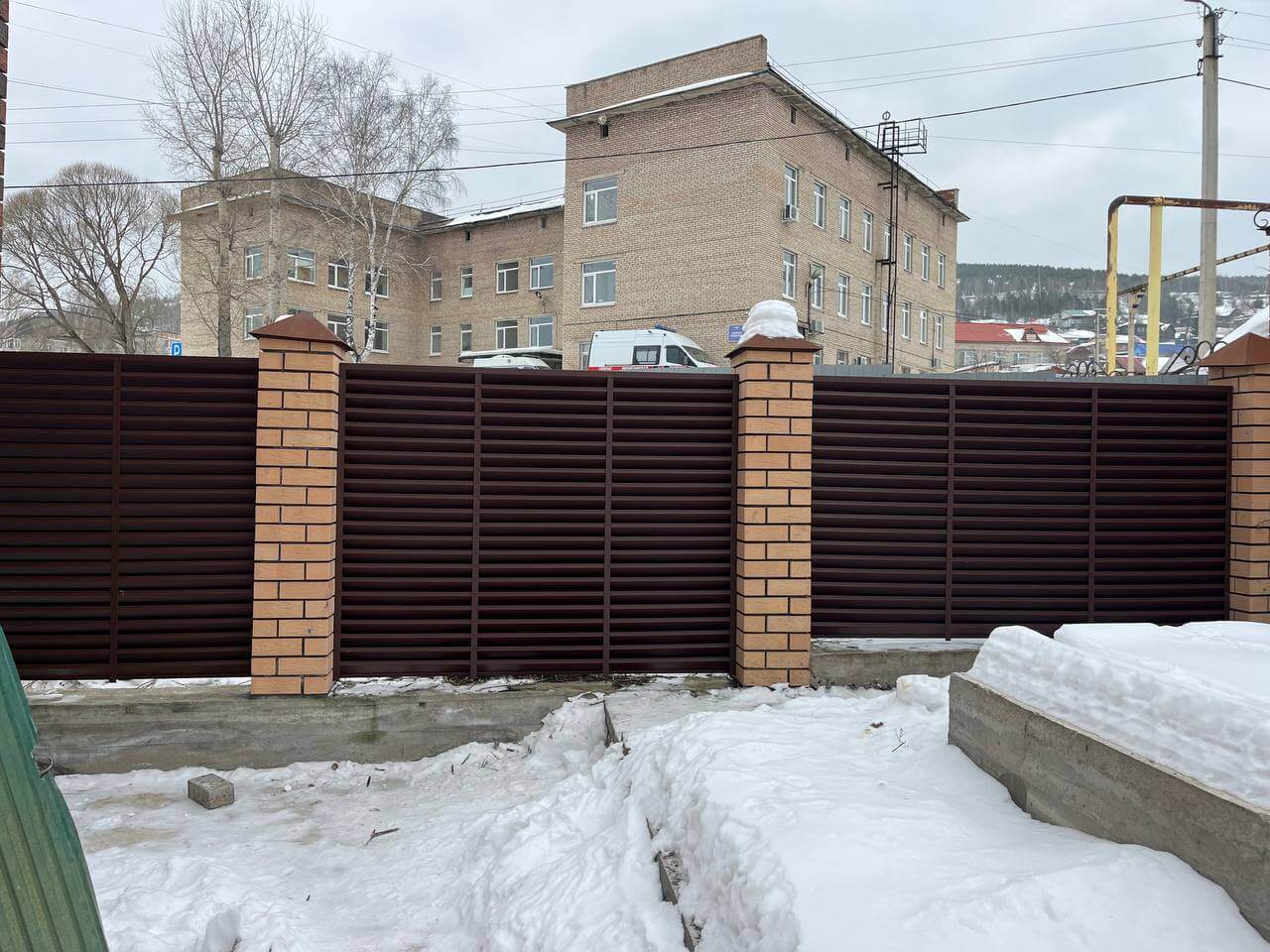 Забор-жалюзи из ламелей ЭКО-Z 87м RAL8017/8017 Шоколад двусторонний МАТТЕ фото 16 в Краснодаре