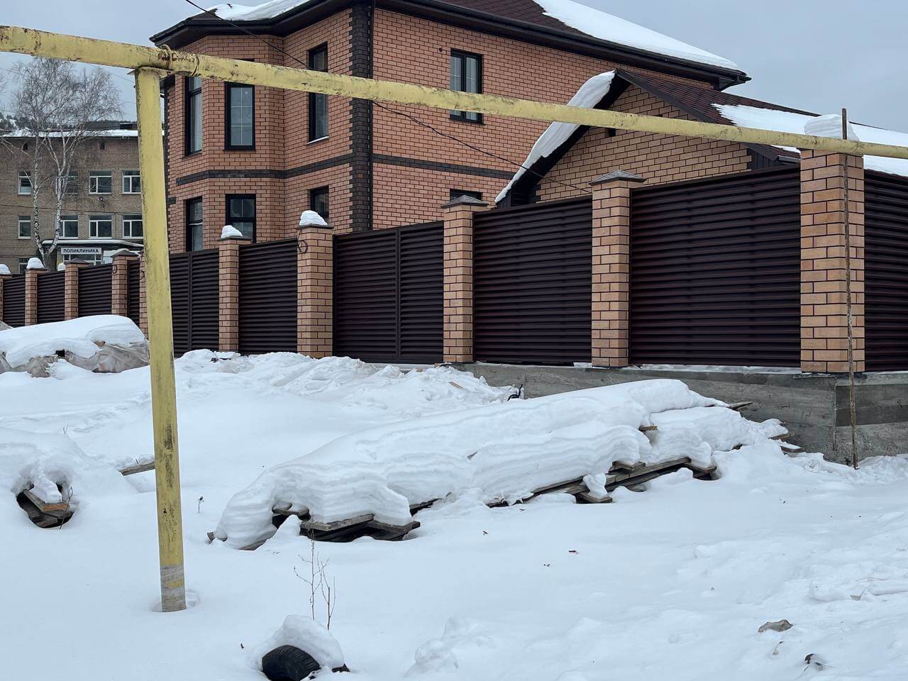 Забор-жалюзи из ламелей ЭКО-Z 87м RAL8017/8017 Шоколад двусторонний МАТТЕ фото 15 в Краснодаре