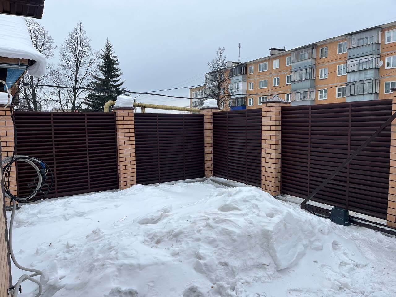 Забор-жалюзи из ламелей ЭКО-Z 87м RAL8017/8017 Шоколад двусторонний МАТТЕ фото 11 в Краснодаре