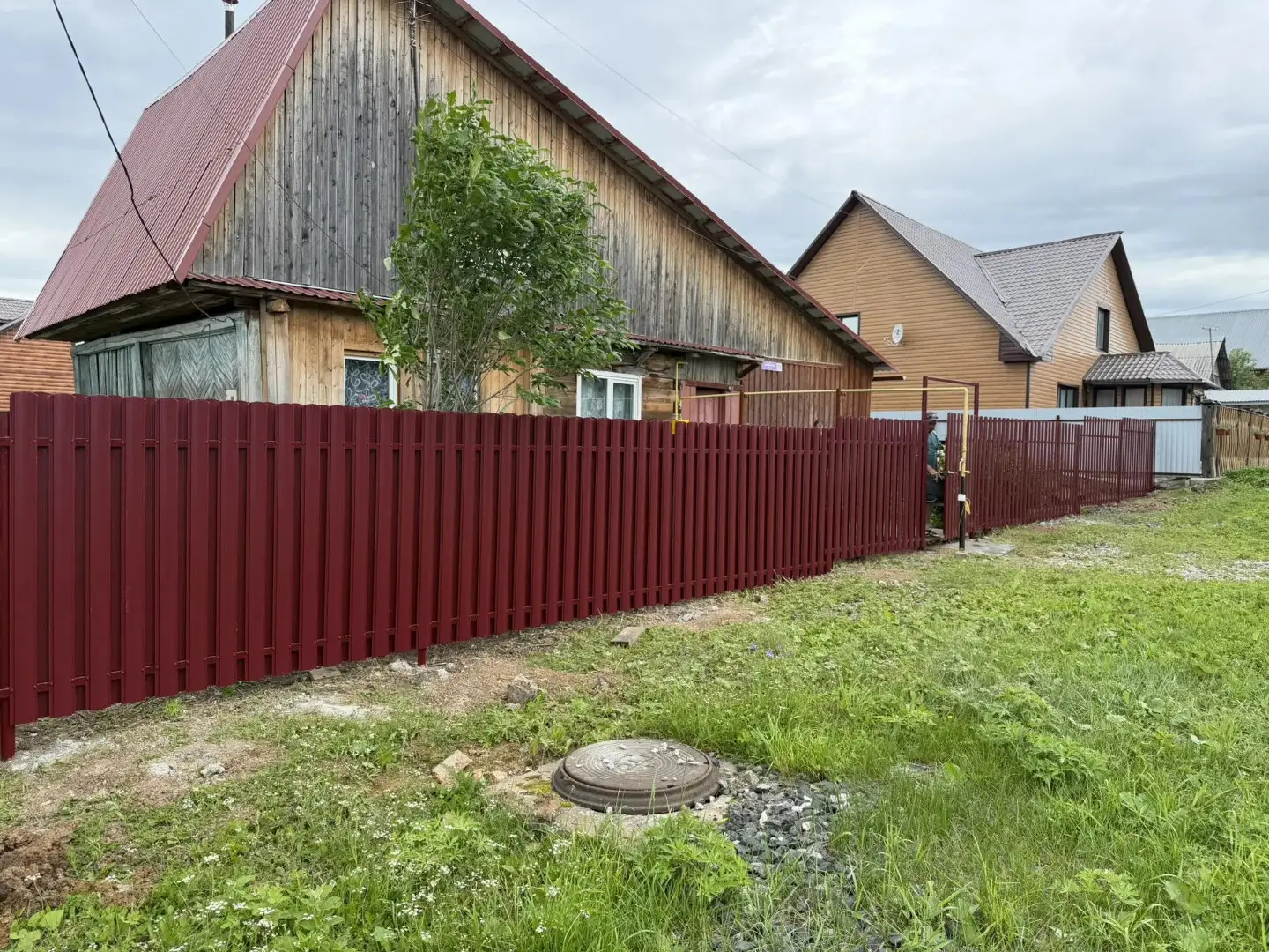 Забор из евроштакетника 24м RAL3005/3005 Красное Вино двусторонний фото 3 в Краснодаре