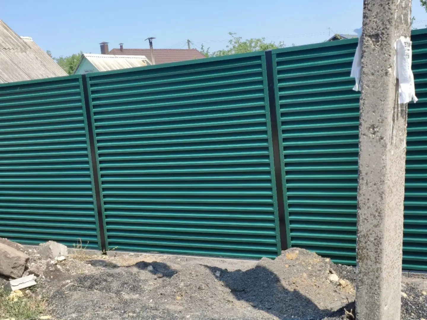 Забор-жалюзи из ламелей ЭКО-Z 24м RAL6005 Зеленый Мох фото 1 в Краснодаре