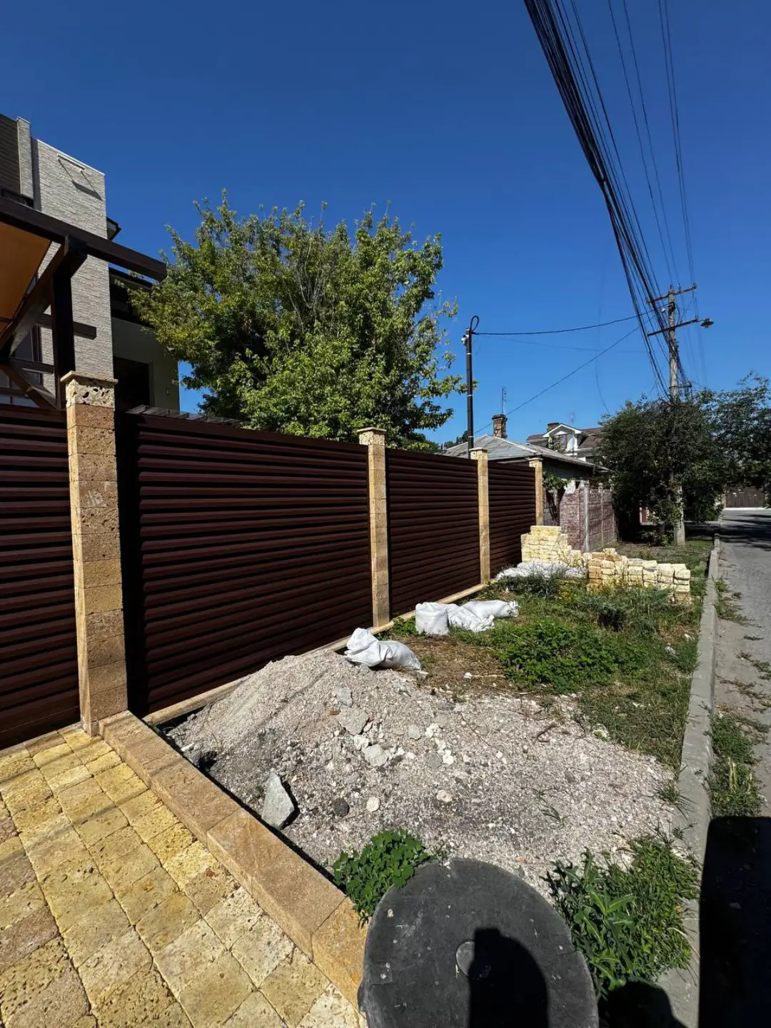 Забор-жалюзи из ламелей Реснички 12м RAL8017 Шоколад МАТТЕ фото 5 в Краснодаре